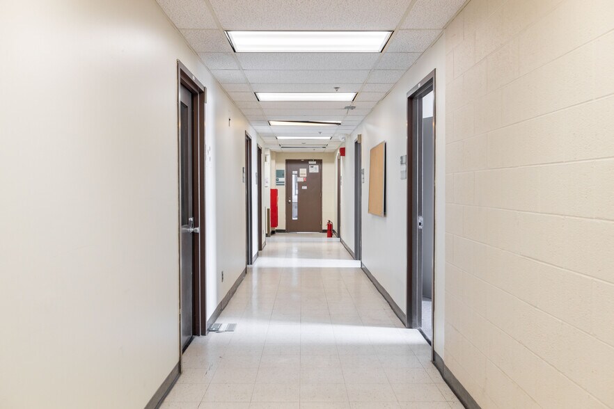 More Photos Of 110 E Warren Ave, Detroit Medical For Lease