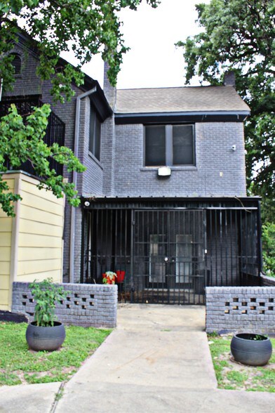 More Photos Of 2424 Southmore Blvd, Houston Medical For Lease
