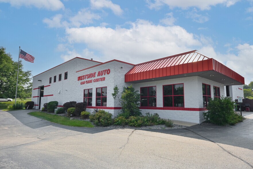 More Photos Of 820 W Sumner St, Hartford Auto Repair For Sale