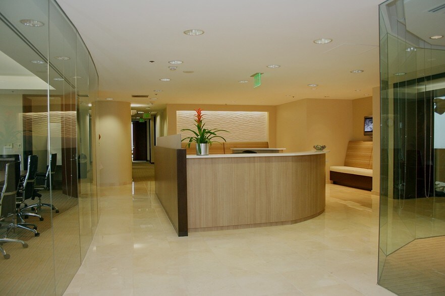 More Photos Of 100 Oceangate, Long Beach Office For Lease