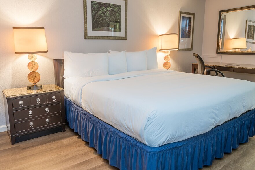 More Photos Of 2044 E Van Buren, Eureka Springs Hotel For Sale