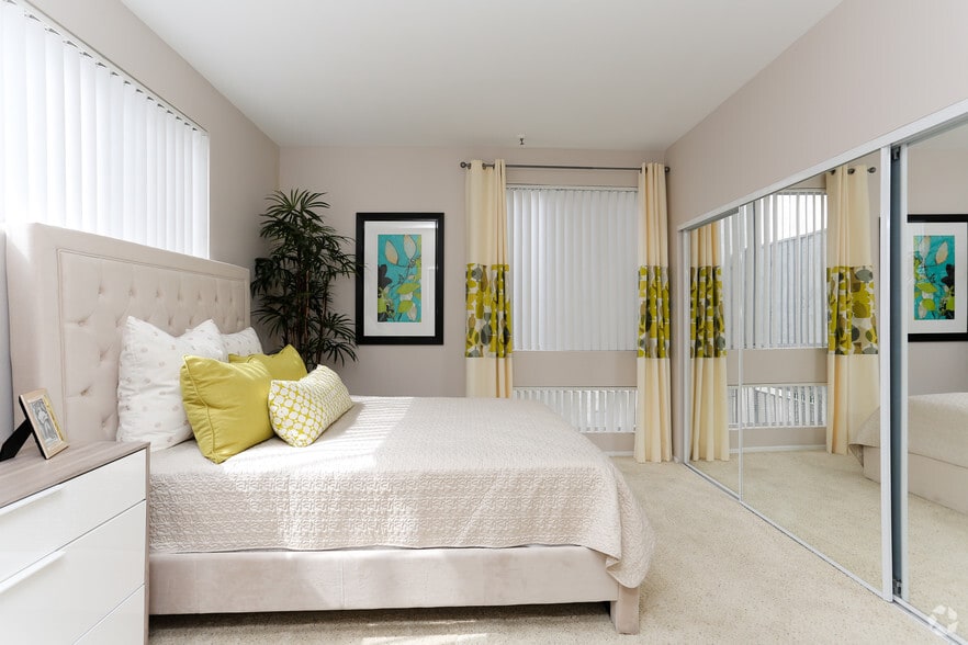 More Photos Of 1443 N Fuller Ave, Los Angeles Apartments For Sale