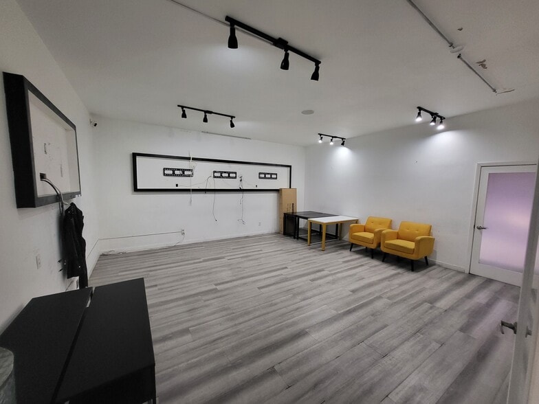 More Photos Of 11011 Crenshaw Blvd, Inglewood Office For Lease