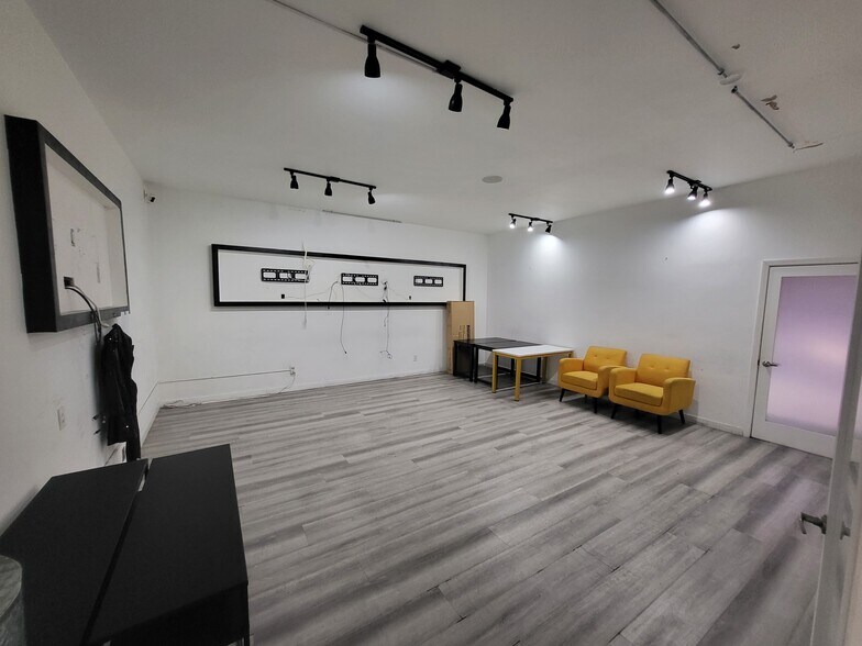 More Photos Of 11011 Crenshaw Blvd, Inglewood Office For Lease