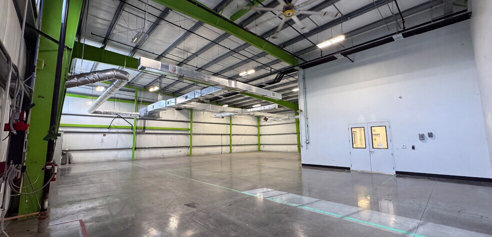 More Photos Of 660 Garden Commerce Pky, Winter Garden Warehouse For Sale
