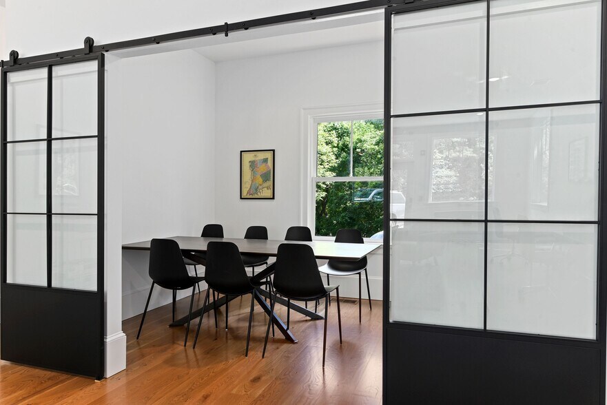 More Photos Of 152 Bedford Rd, Katonah Storefront Retail Office For Lease