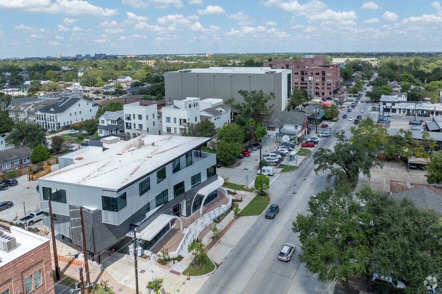 More Photos Of 1023 Studewood St, Houston Storefront Retail Office For Lease