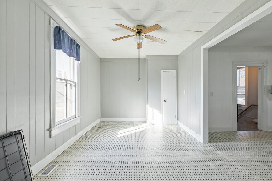 More Photos Of 307 Railroad Ave, Ashland Storefront Retail Residential For Sale