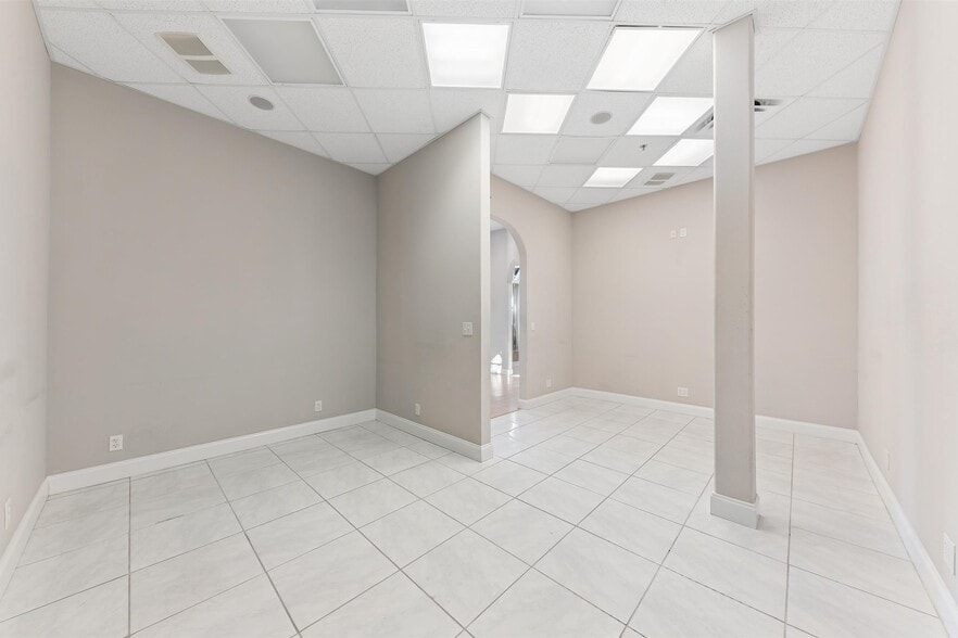 More Photos Of 826 N Dixie Hwy, Lantana Apartments For Sale