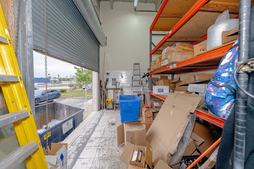 More Photos Of 4000 N 28th Ter, Hollywood Warehouse For Lease