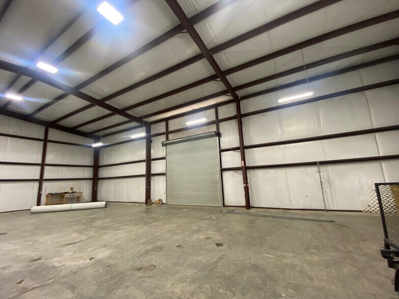 More Photos Of 19924 Chestnut Dr, Foley Showroom For Lease
