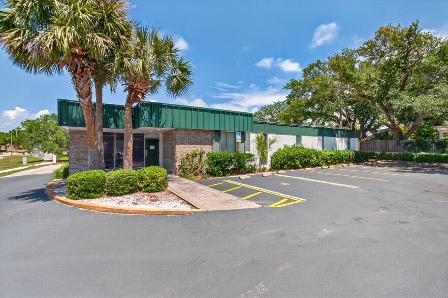 More Photos Of 2039 Indian Rocks Rd, Largo Medical For Lease