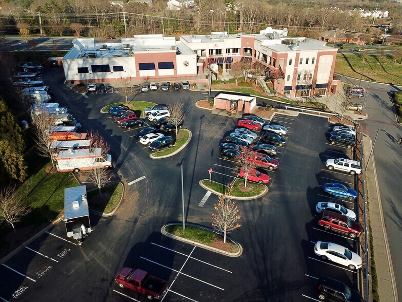 More Photos Of 9539 Pinnacle Dr, Charlotte Unknown For Lease