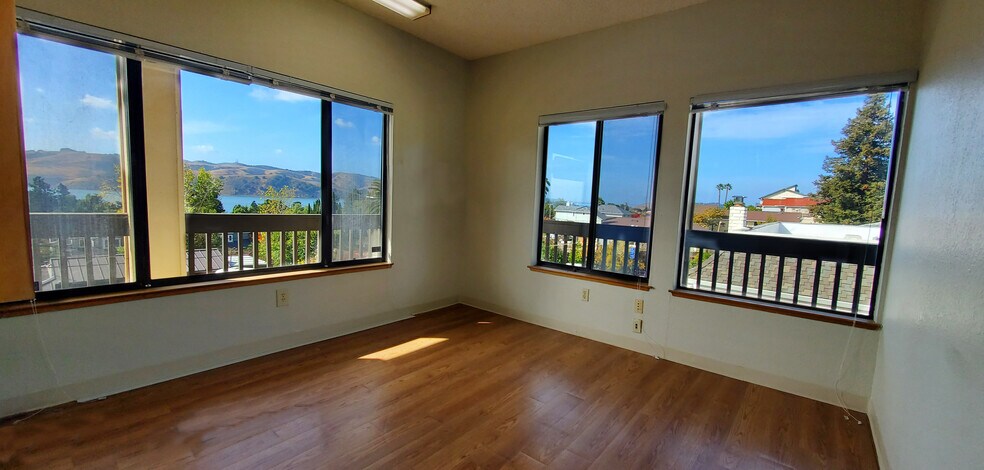 More Photos Of 302-308 Military, Benicia Medical For Sale