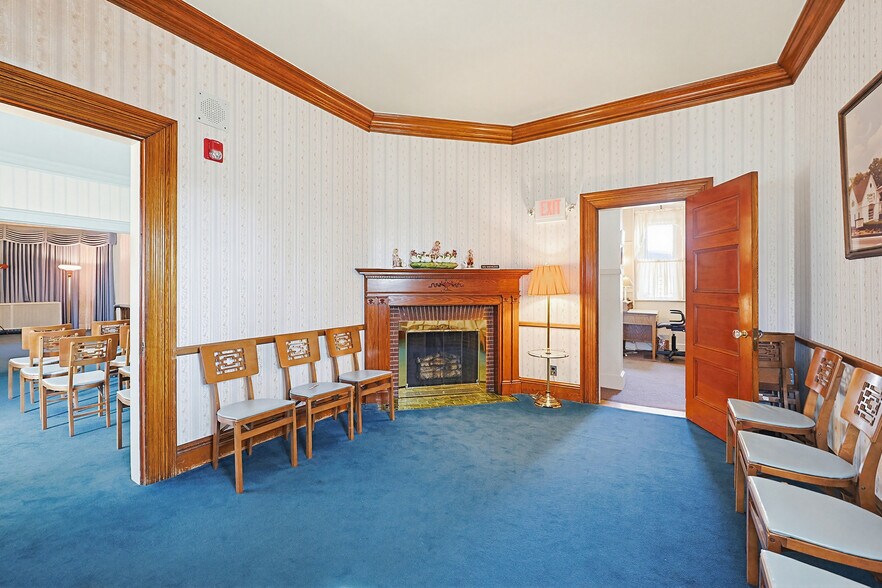 More Photos Of 1501 Lonsdale Ave, Lincoln General Retail For Sale