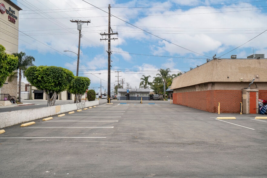 More Photos Of 14318 Western ave, Gardena General Retail For Lease