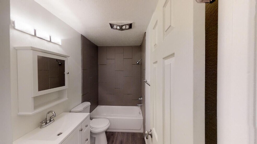 More Photos Of 4805 Marquette Ave NE, Albuquerque Apartments For Sale