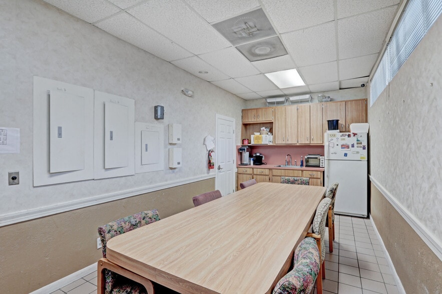 More Photos Of 3537 Forest Hill Blvd, West Palm Beach Medical For Lease