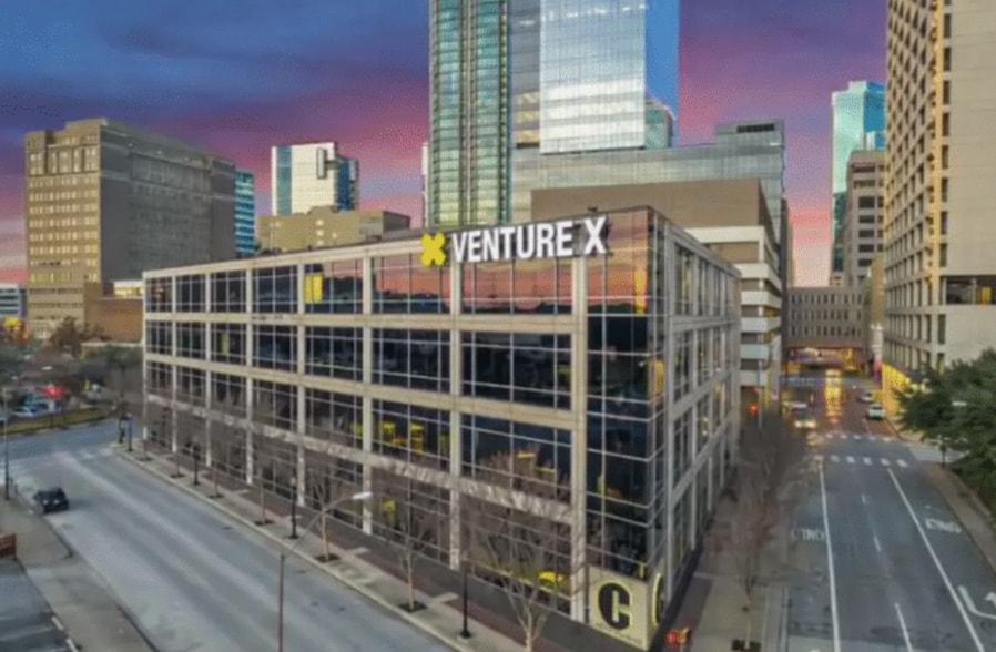 More Photos Of 600 W 6th St, Fort Worth Coworking Space