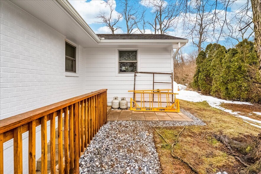More Photos Of 611 Nursery Rd, Westminster Office For Sale