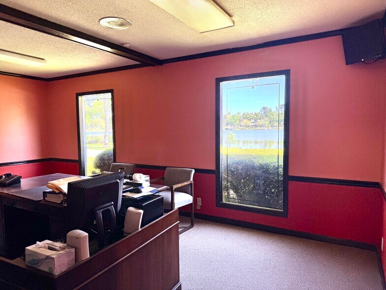 More Photos Of 151 SE Lakeshore Dr, Madison Medical For Sale