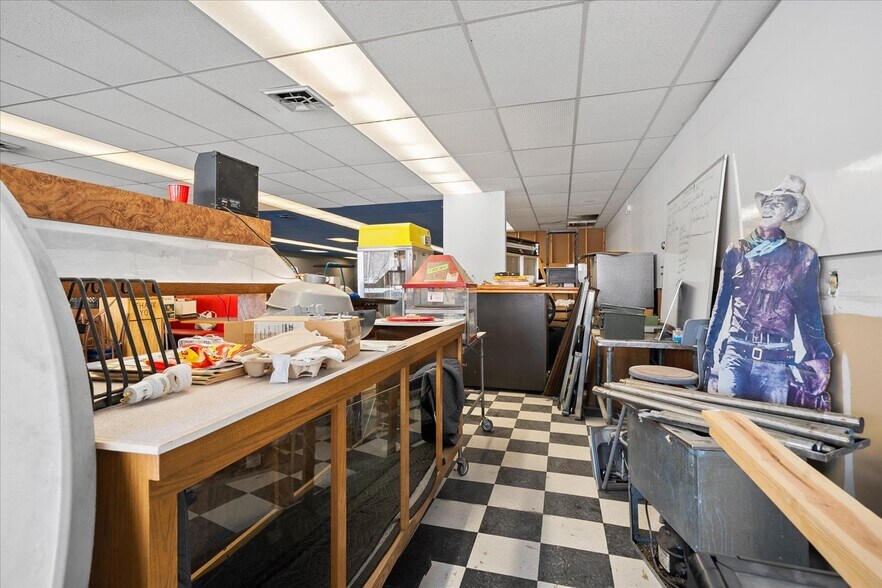 More Photos Of 120-124 E Crawford St, Deer Park Freestanding For Sale