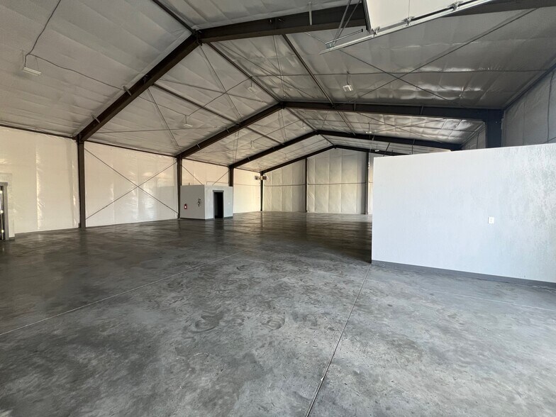 More Photos Of 215 Hannibal Street, Caldwell Warehouse For Lease