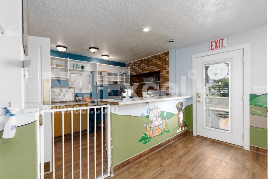 More Photos Of 1545 W State St, Hurricane Veterinarian Kennel For Sale