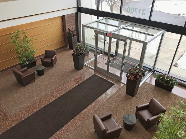 More Photos Of 31700 Middlebelt Rd, Farmington Hills Office For Lease