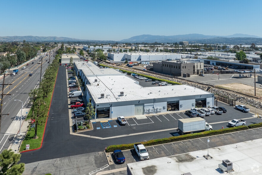 More Photos Of 350 E Orangethorpe Ave, Placentia Warehouse For Lease