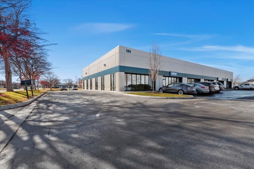 More Photos Of 1311 E Franklin Rd, Meridian Warehouse For Lease