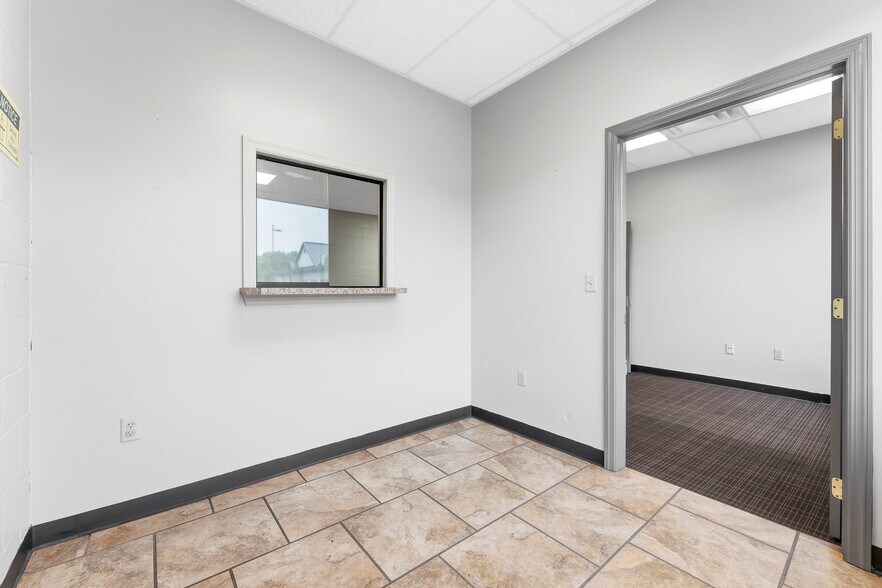 More Photos Of 34 Sterling Dr, Morgantown Flex For Lease