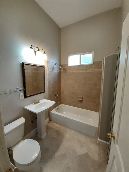 More Photos Of 1814-1820 T St, Sacramento Apartments For Sale