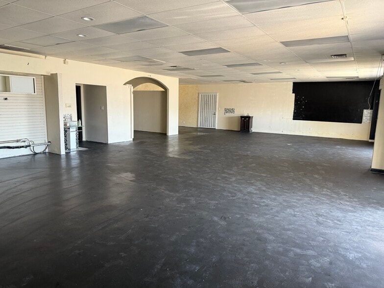 More Photos Of 720 S Cherokee Ln, Lodi Freestanding For Lease