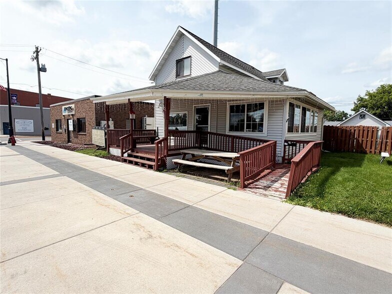 More Photos Of 613 E La Salle Ave, Barron Restaurant For Sale