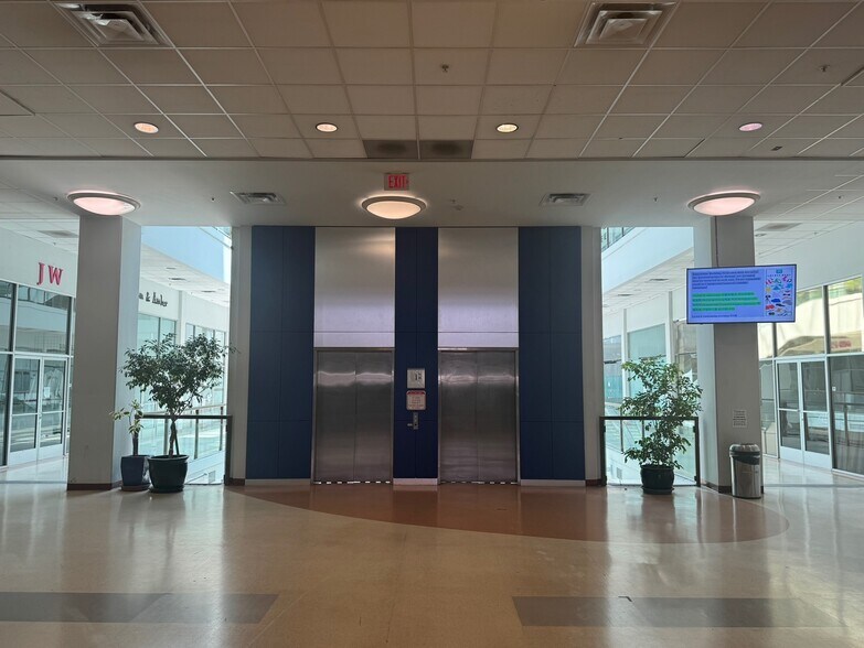 More Photos Of 1458 S San Pedro St, Los Angeles Unknown For Lease