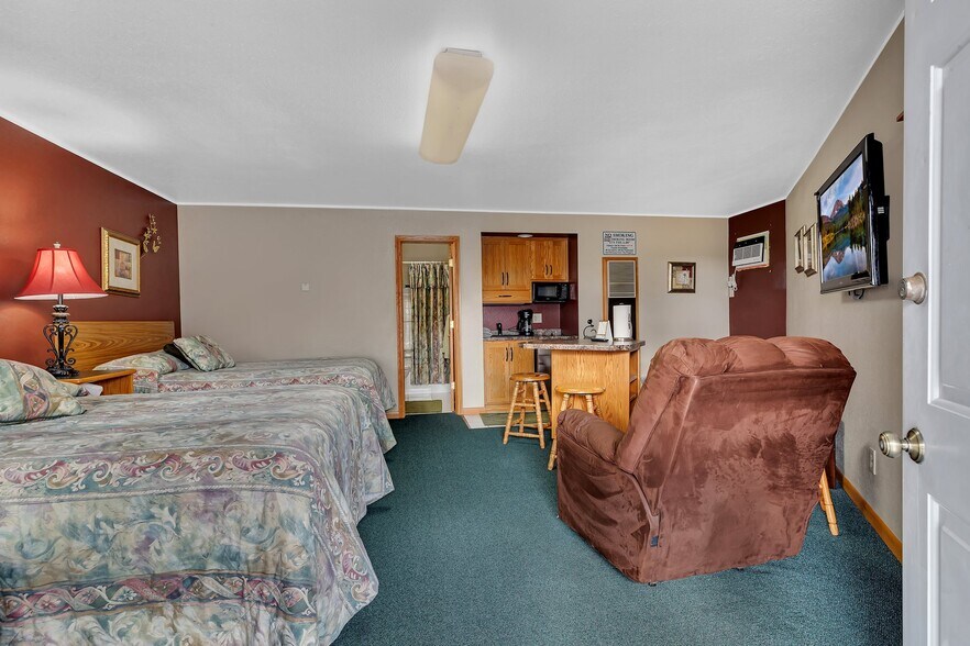 More Photos Of 720 Highway 10, Saint Cloud Hospitality For Sale