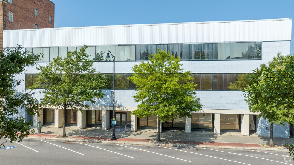 More Photos Of 421 Maiden Ln, Fayetteville Restaurant For Sale