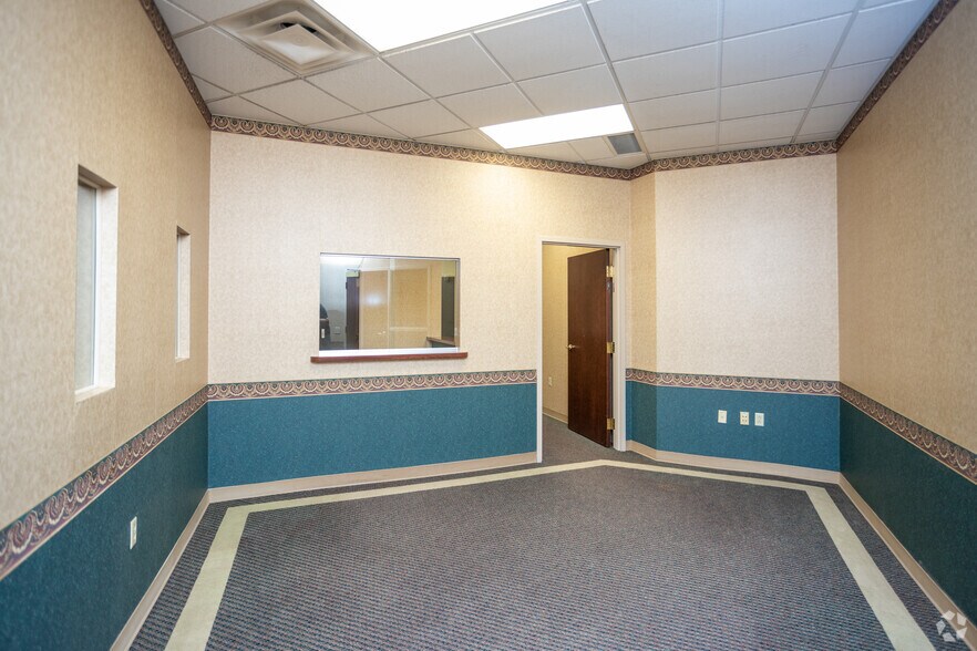 More Photos Of 205 W Market St, Lima Office For Sale