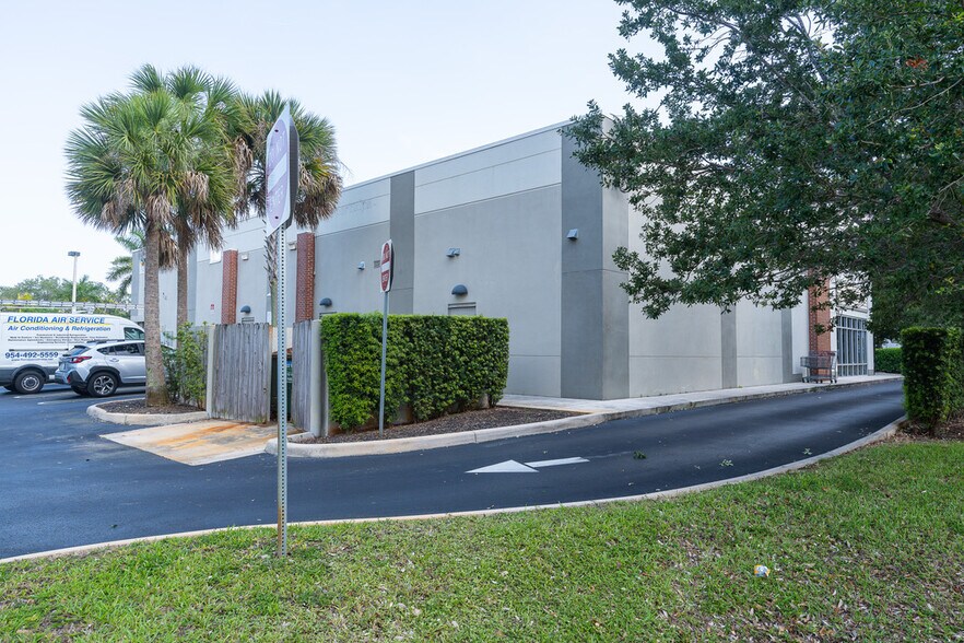 More Photos Of 8931-8947 W Atlantic Blvd, Coral Springs Storefront Retail Office For Sale