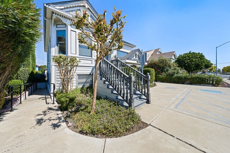 More Photos Of 8336 Brentwood Blvd, Brentwood Office Residential For Sale