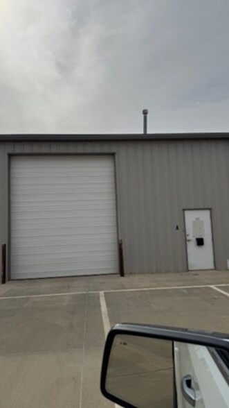 More Photos Of 8210 N Classen Blvd, Oklahoma City Industrial For Lease