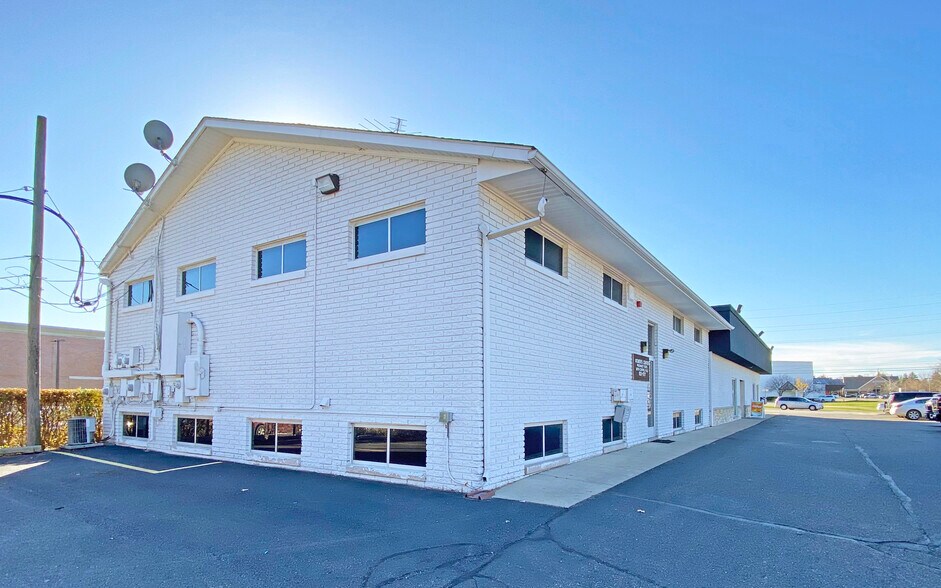 More Photos Of 6765 Orchard Lake Rd, West Bloomfield Freestanding For Lease