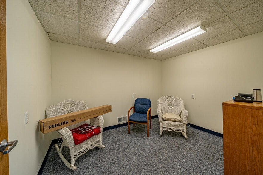 More Photos Of 353 Island Cottage Rd, Rochester Medical For Sale