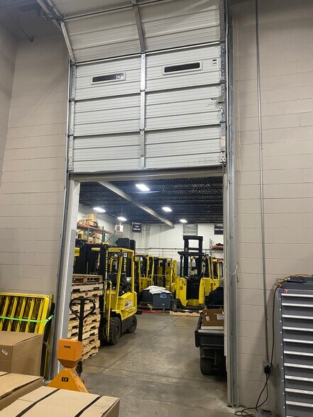 More Photos Of N52W13821 Northpark Dr, Menomonee Falls Warehouse For Lease
