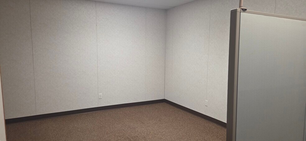 More Photos Of 2013 20 Ave, Nanton Office For Lease