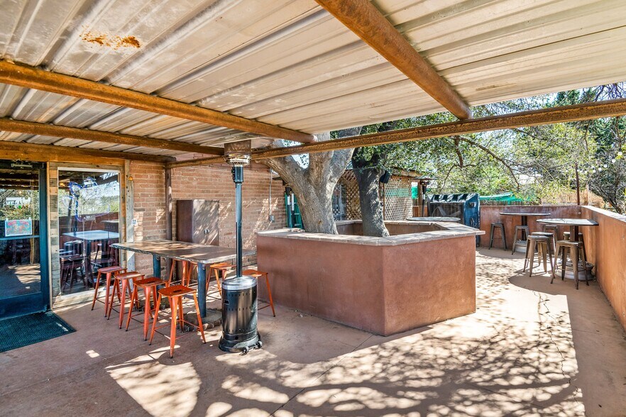 More Photos Of 1200 N Jefferson Dr, Oracle Bar For Sale