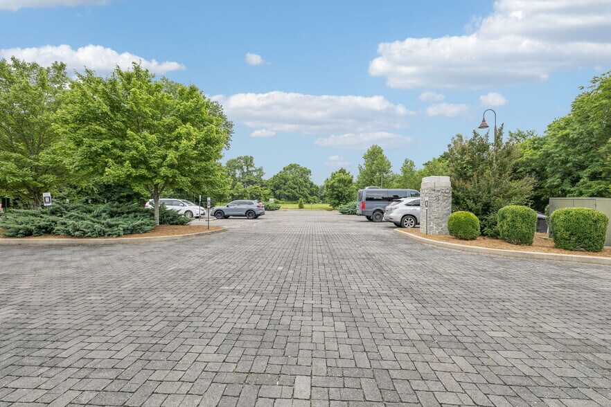 More Photos Of 112 Bridge St, Franklin Office For Sale