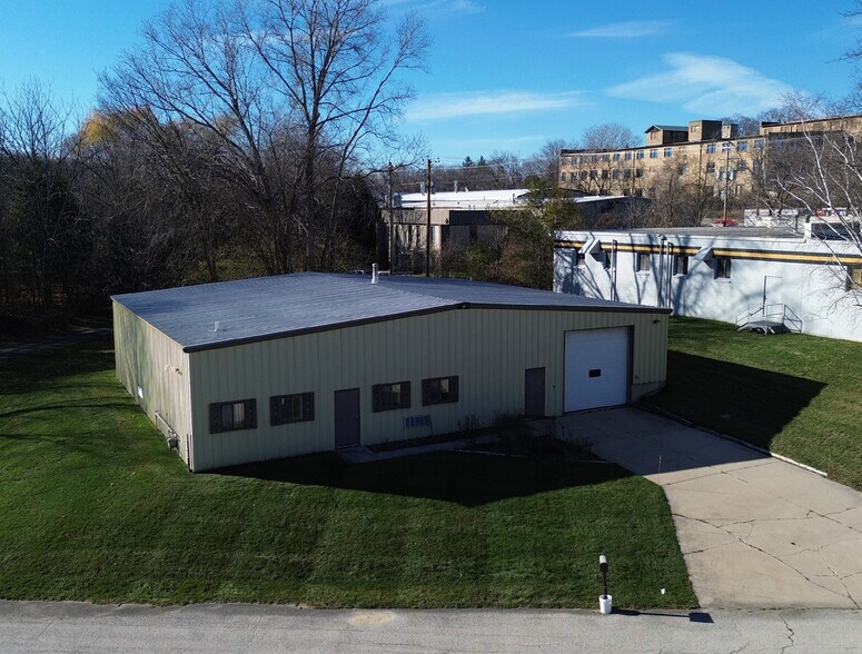 More Photos Of W51N545 Struck Ln, Cedarburg Manufacturing For Sale