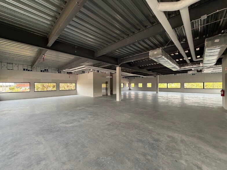 More Photos Of 13811 Metropolis Ave, Fort Myers Office For Sale